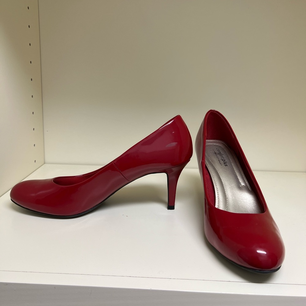 Red heels - Picture 2 of 3
